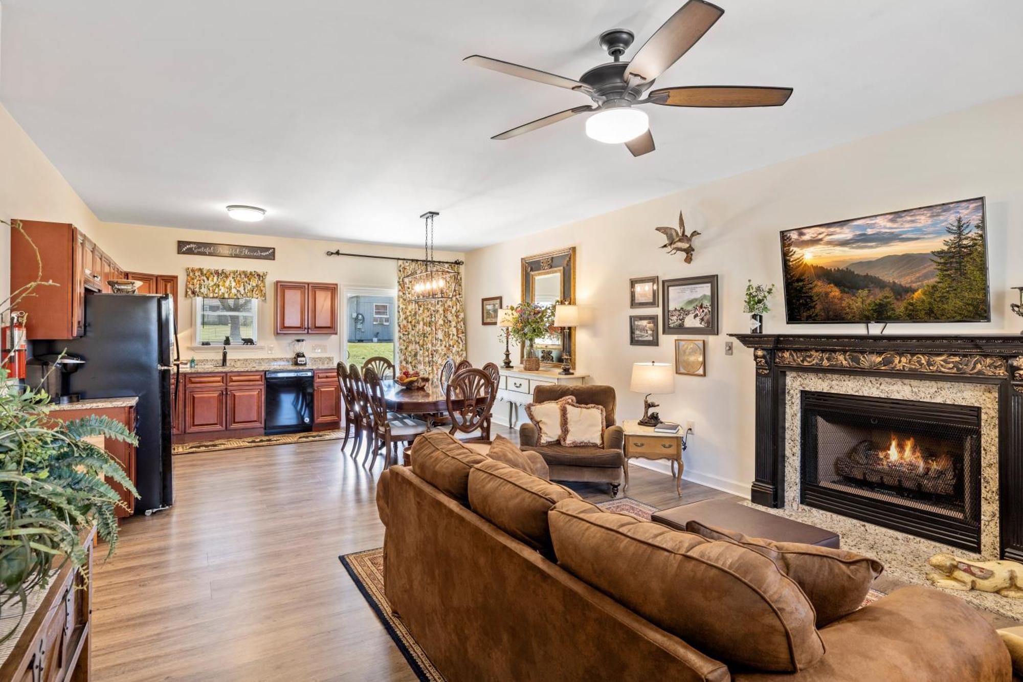 Bear Pass Is A 3 Bed 2 Bath Craftsman Style Home Located Within Walking Distance To Dt גטלינבורג מראה חיצוני תמונה