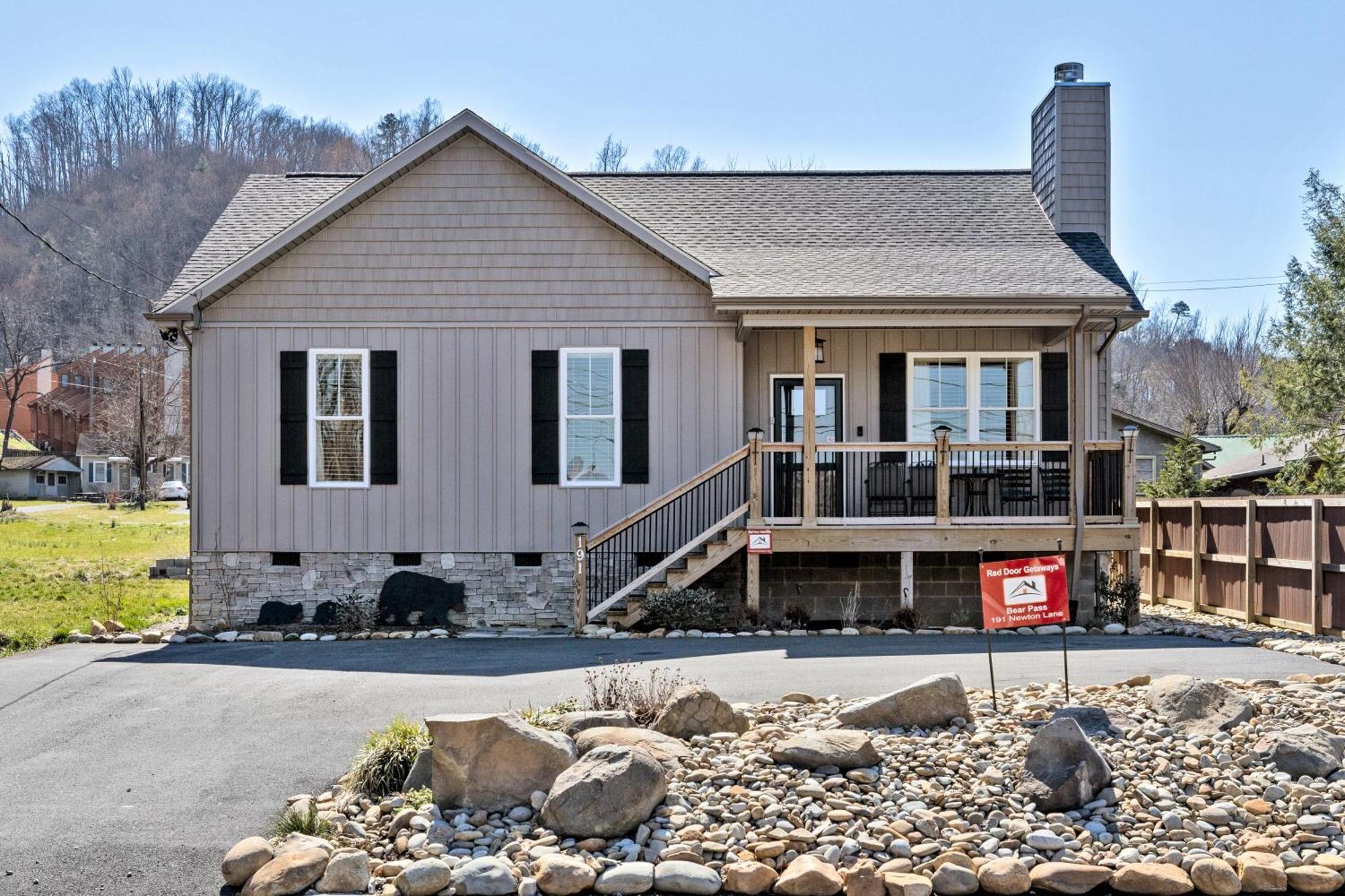 Bear Pass Is A 3 Bed 2 Bath Craftsman Style Home Located Within Walking Distance To Dt גטלינבורג מראה חיצוני תמונה