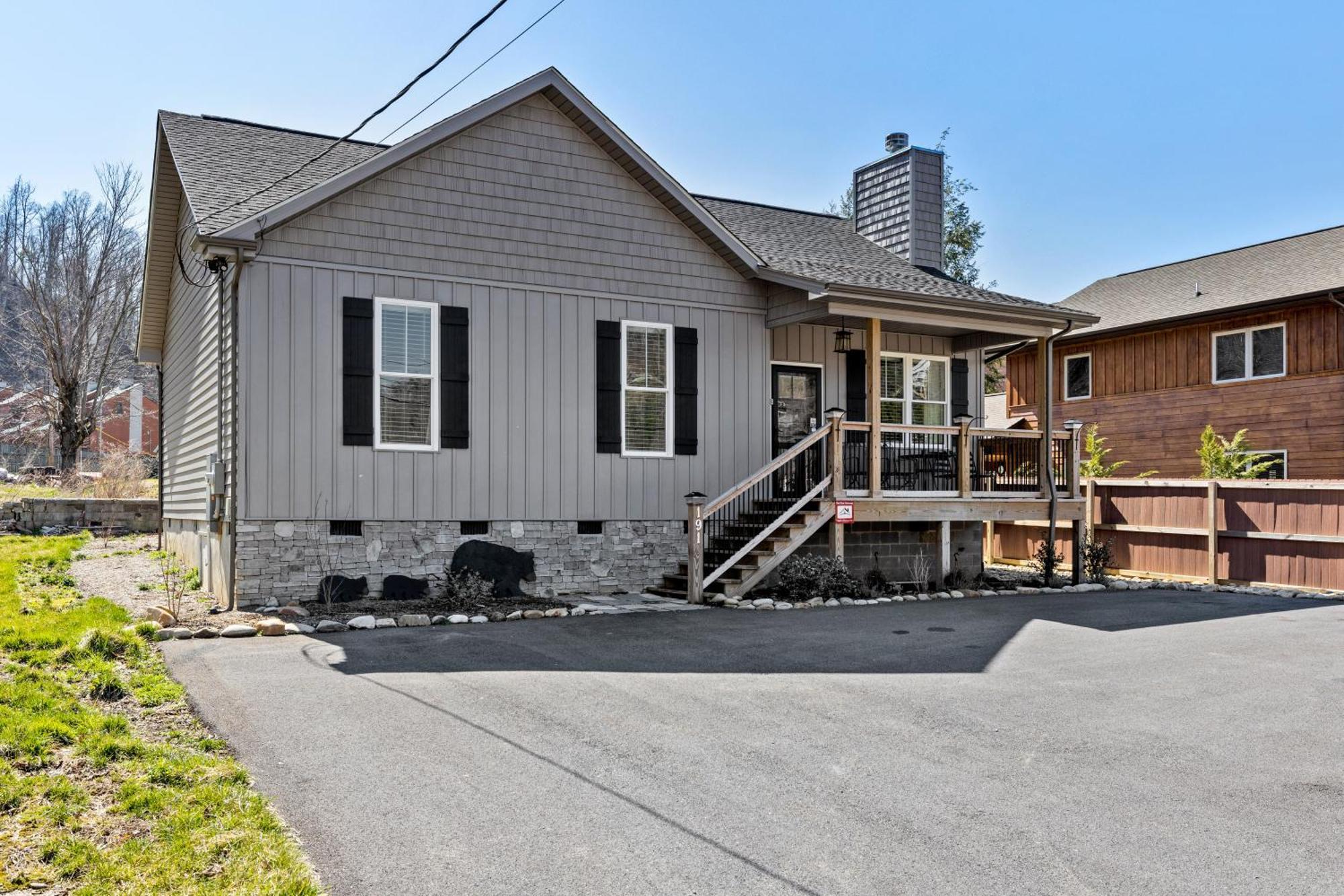 Bear Pass Is A 3 Bed 2 Bath Craftsman Style Home Located Within Walking Distance To Dt גטלינבורג מראה חיצוני תמונה